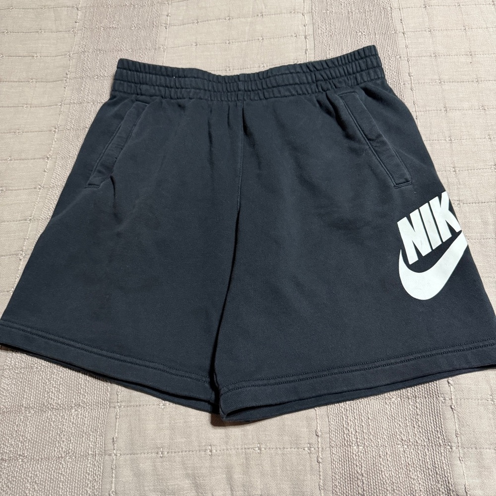 Nike Boy’s XL Black Athletic Jersey Shorts Drawstring Pockets Logo